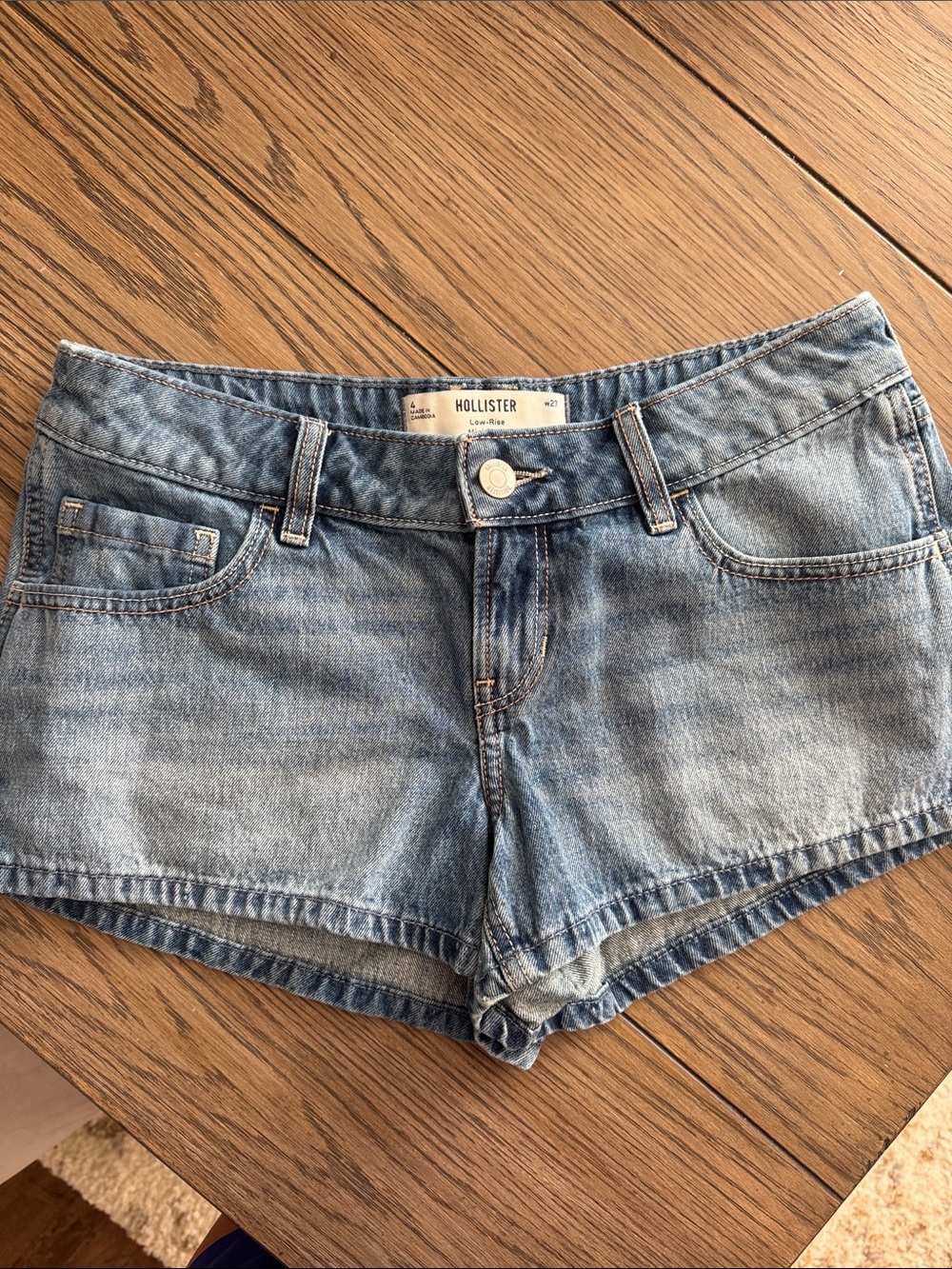 *NWOT* Hollister Low Rise Mini Shorts - Picture 3 of 4